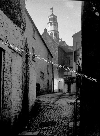 MARY'S ALMSHOUSE LANE WITH  THOLSEL PINACH